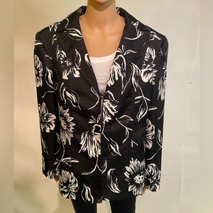 NWT Chico's Textured Floral Paulette Blazer Jacket Black & White Size 3/ Large